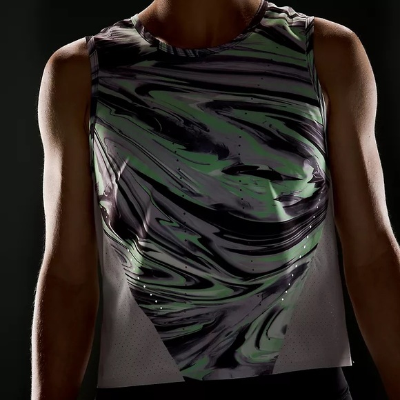 (A8) Lululemon Swift Ventilated Running Tank Top, Size 4, NWT - Picture 6 of 11